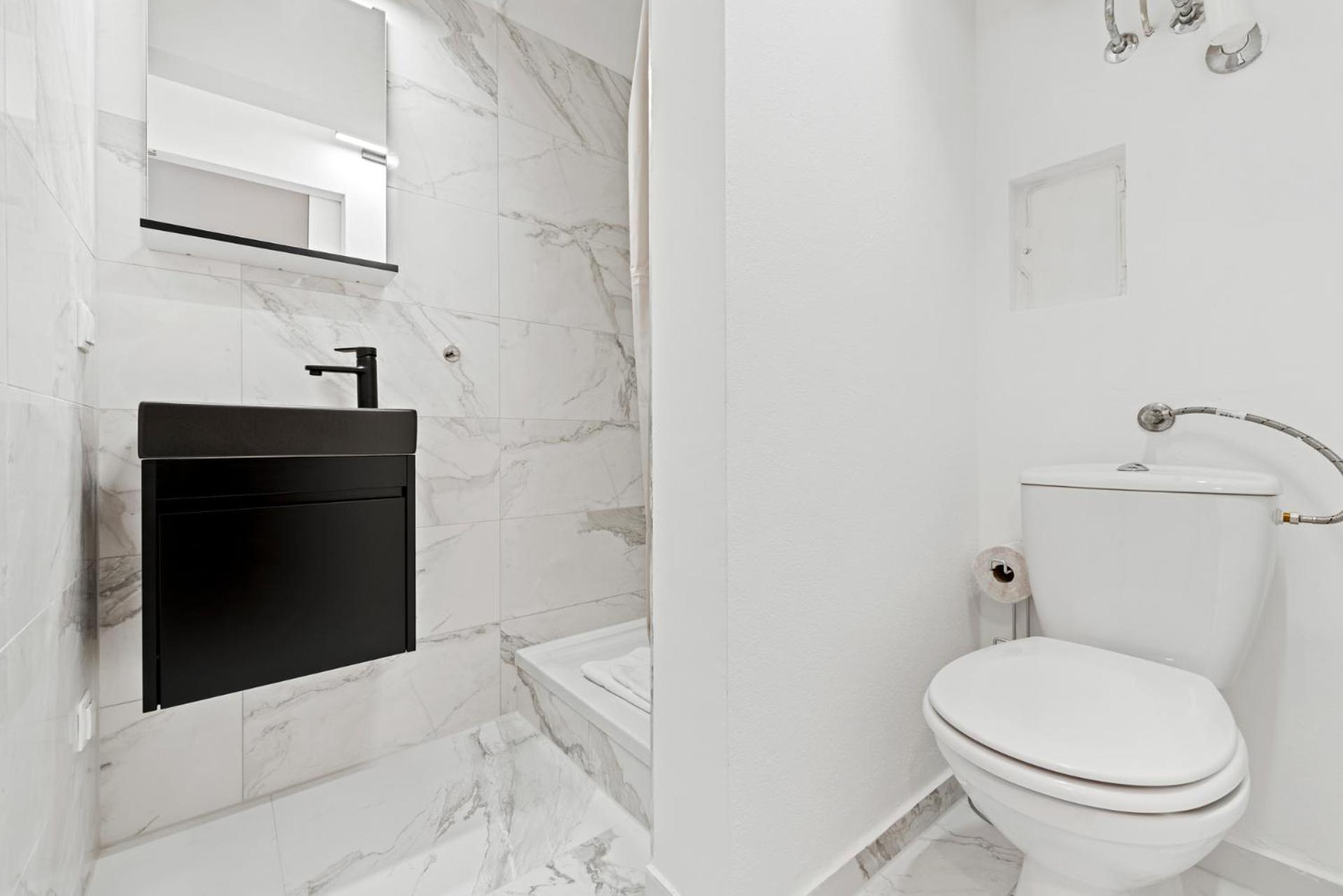 Cozy City Apartment - 15 Min To City-Centre - Contactless 24H Check-In Wina Bagian luar foto