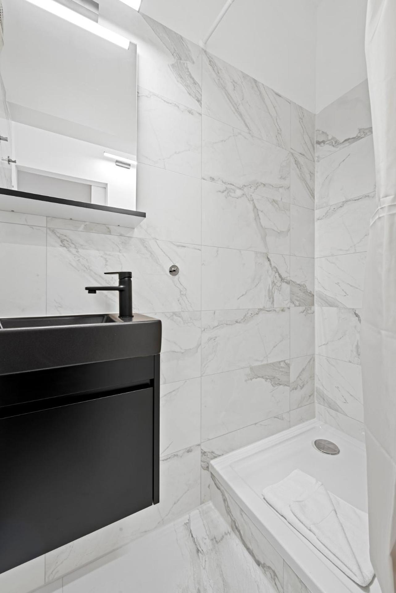 Cozy City Apartment - 15 Min To City-Centre - Contactless 24H Check-In Wina Bagian luar foto