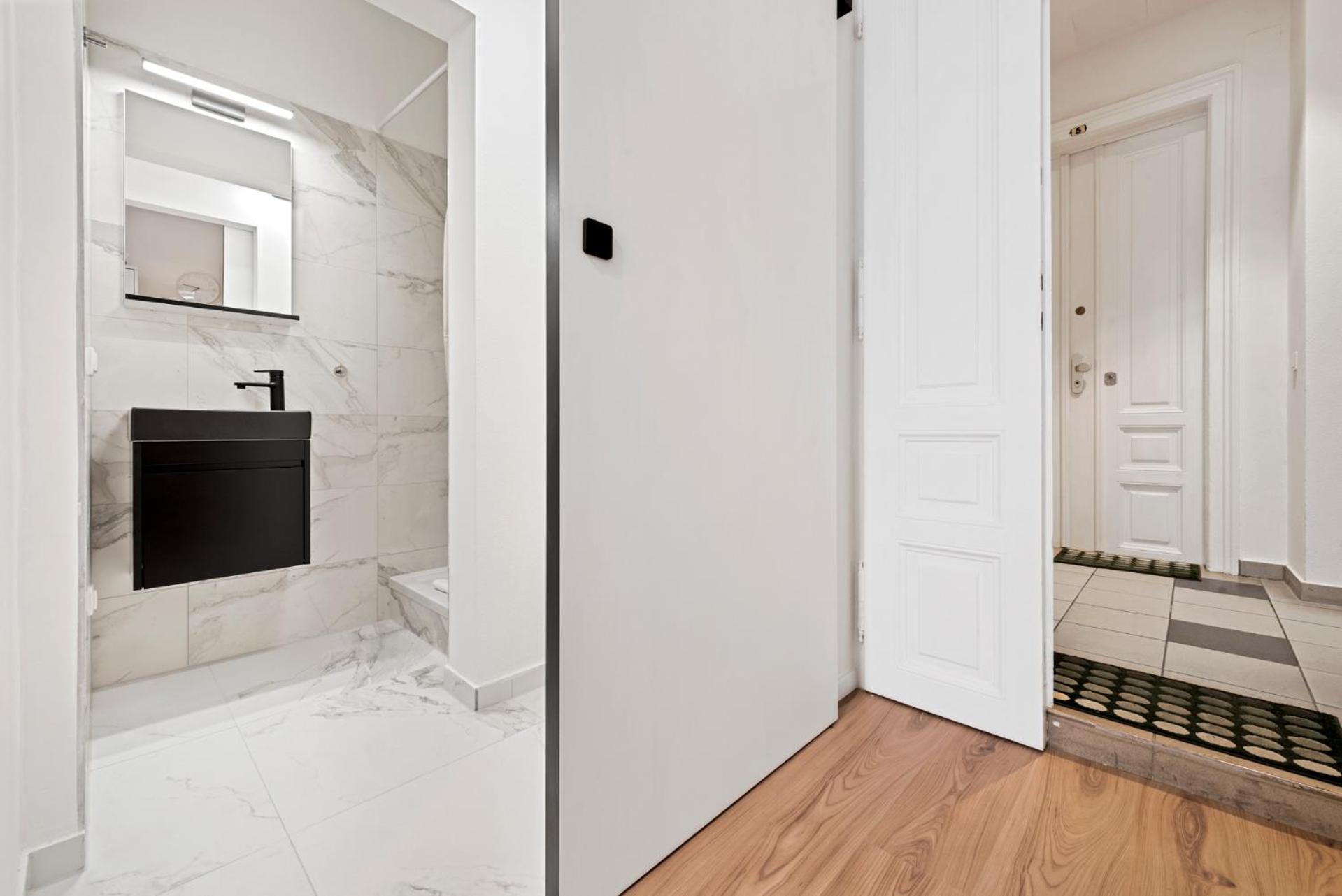 Cozy City Apartment - 15 Min To City-Centre - Contactless 24H Check-In Wina Bagian luar foto