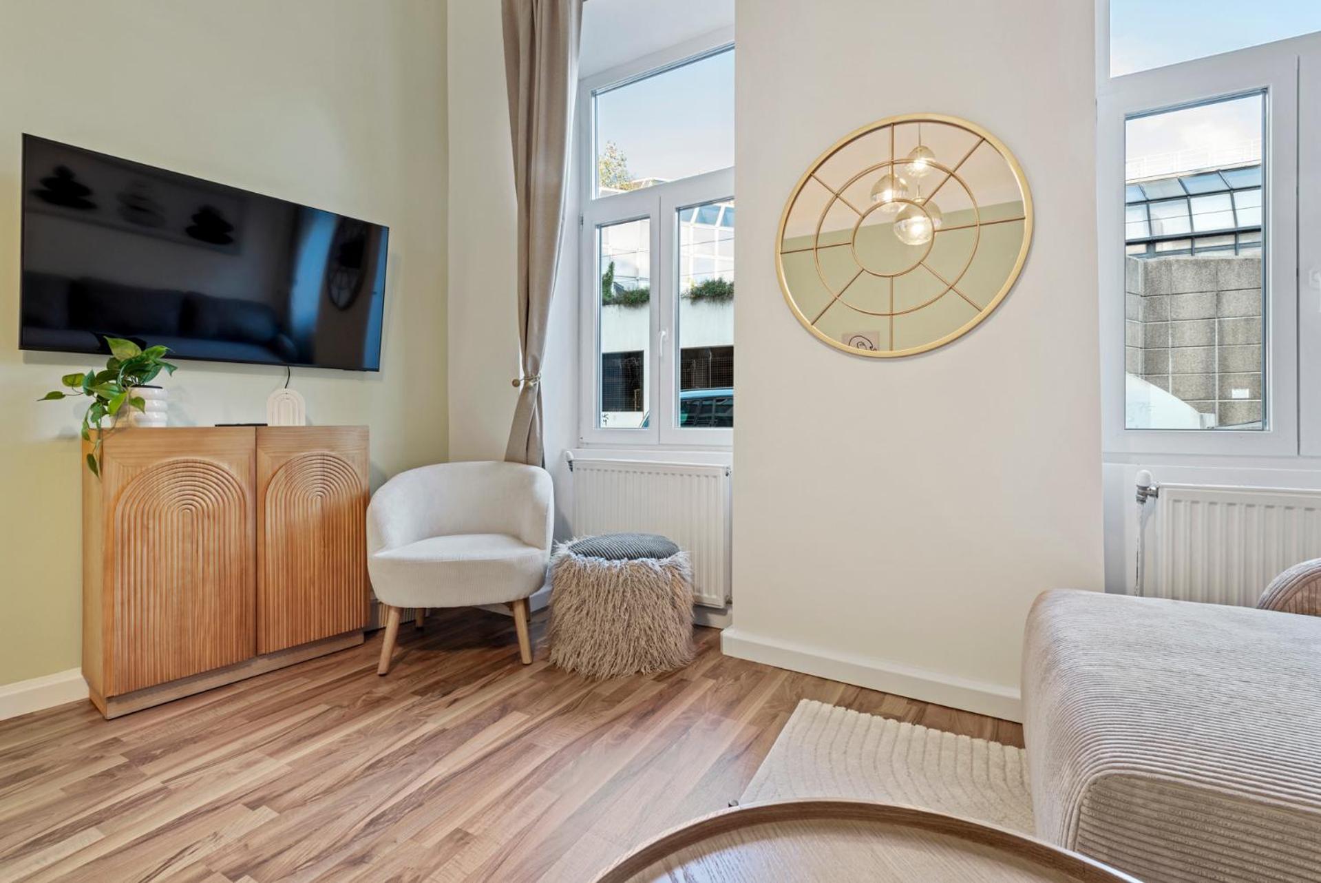 Cozy City Apartment - 15 Min To City-Centre - Contactless 24H Check-In Wina Bagian luar foto